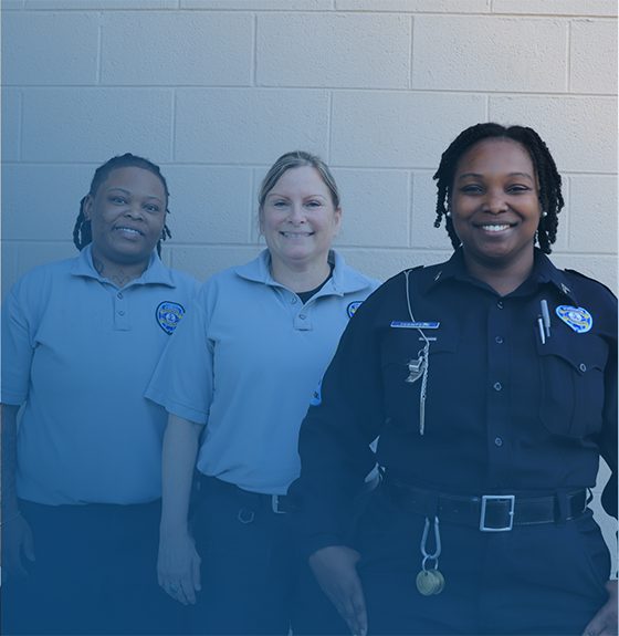 两名 VADOC 惩教人员学员和惩教人员